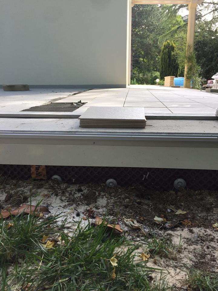 Pose de carrelage sur la terrasse- Maison Travaux et Conception 37